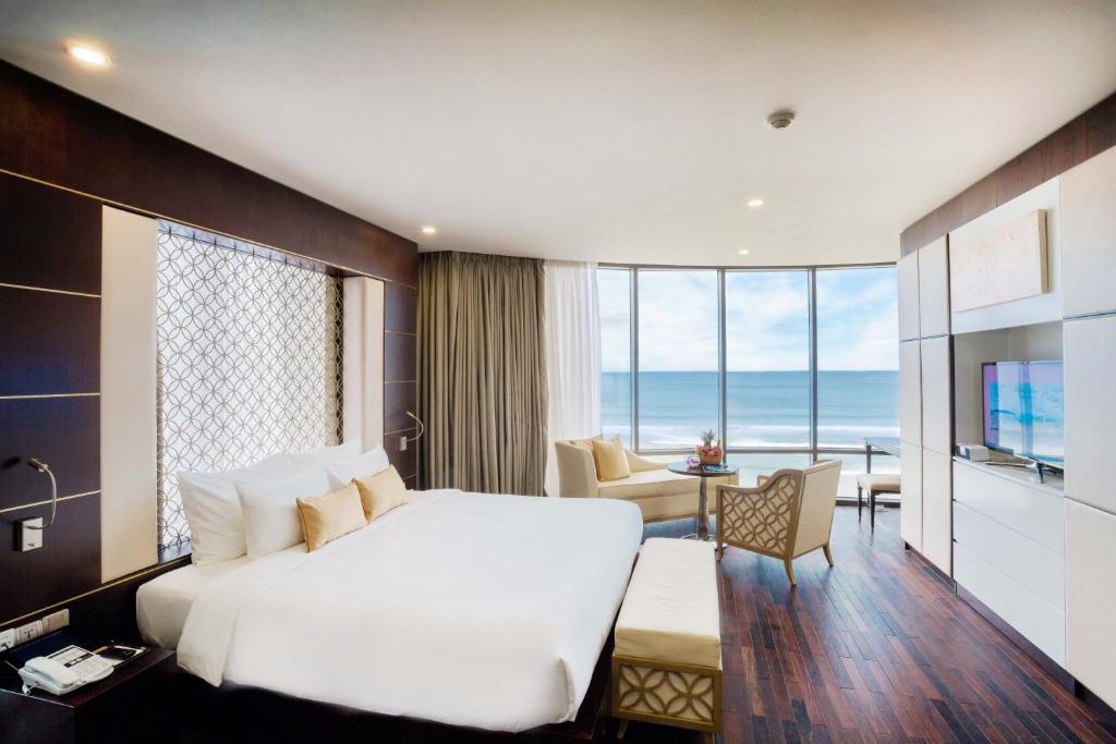 Phòng ngủ tại khách sạn Holiday Beach Đà Nẵng