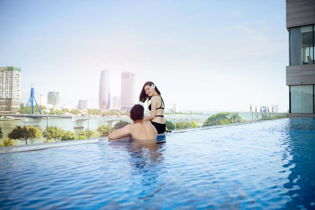 Hồ bơi tại khách sạn 5 sao Vinpearl Đà Nẵng