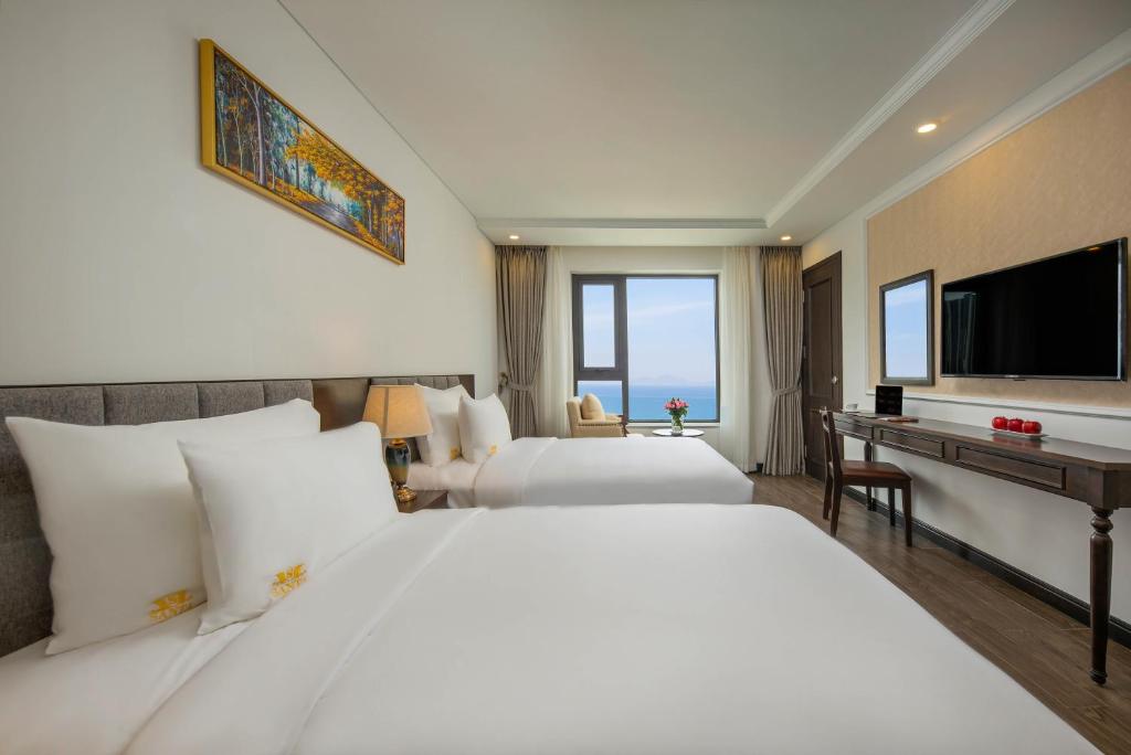 Phòng ngủ khách sạn 4 sao đà nẵng gần biển mỹ khê