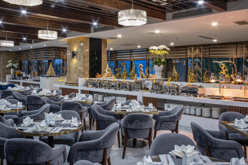 Nhà hàng khách sạn 4 sao trung tâm đà nẵng
