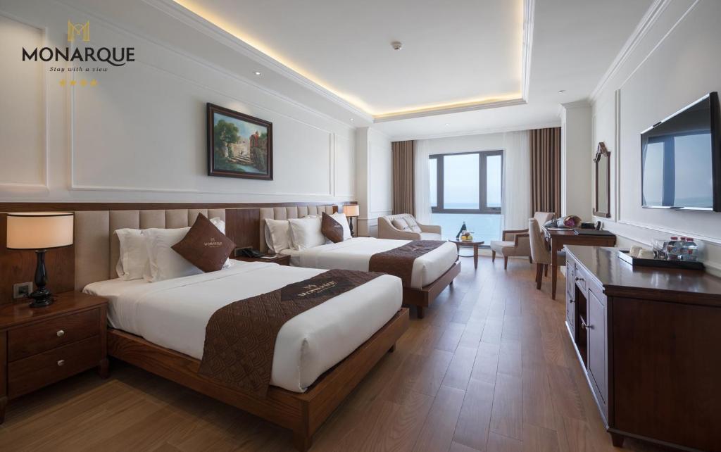 phòng ngủ tại khách sạn Monarque Đà Nẵng
